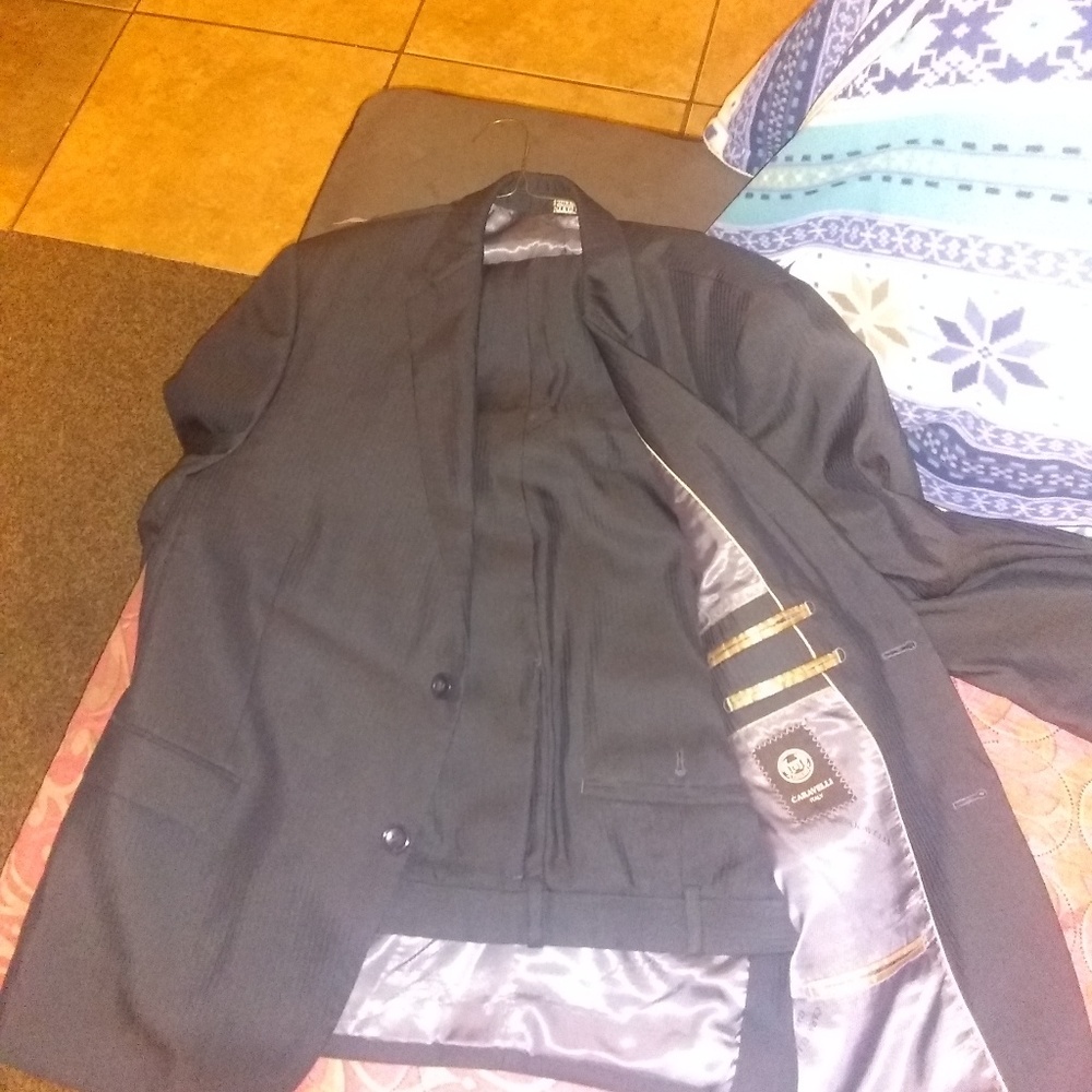 Suits - Picture 4 of 4